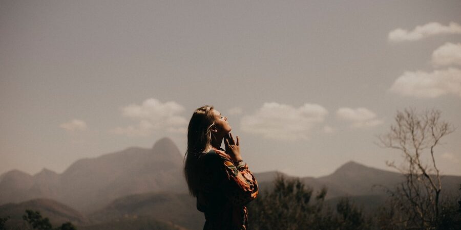 Descubre la conexión espiritual que te llevará a la felicidad Descubre la conexión espiritual que te llevará a la felicidad